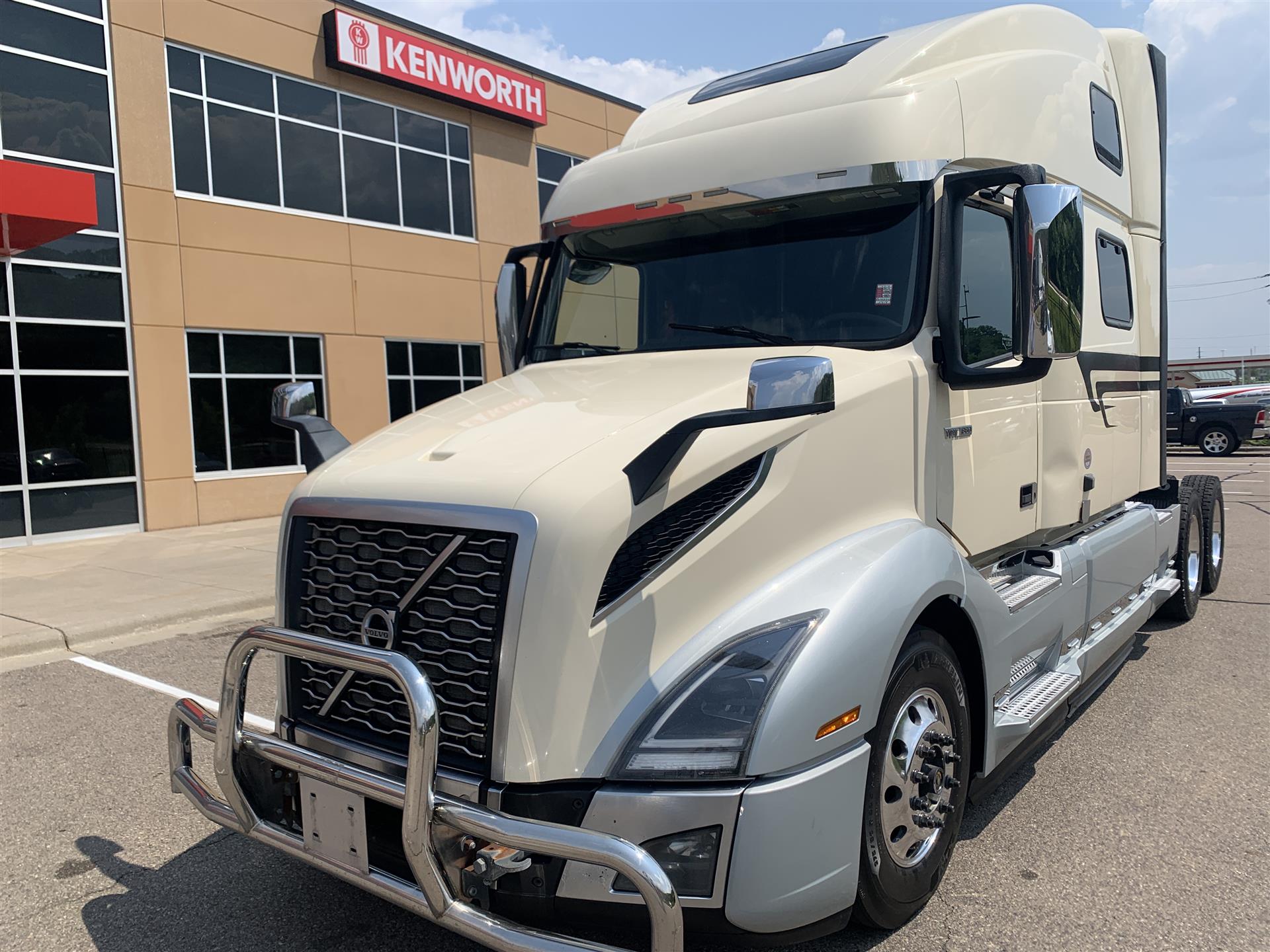 2019-volvo-vnl+860.1.jpg